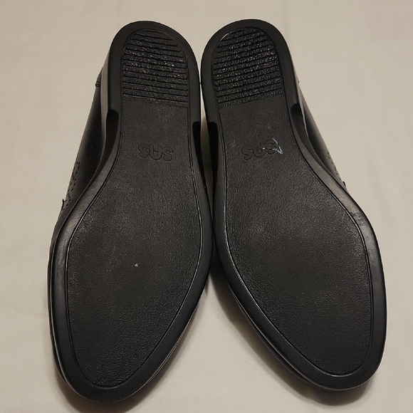 SAS Men's Classic Black Slip-On Loafers - Picture 9 of 9